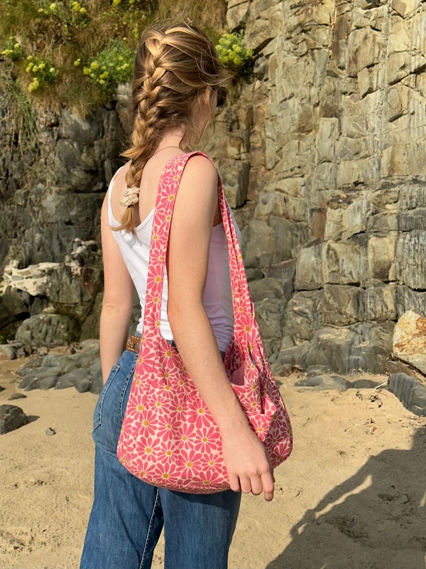 Daisy Bag PDF sewing pattern: lined shoulder bag, back view